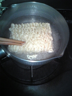 ���[����